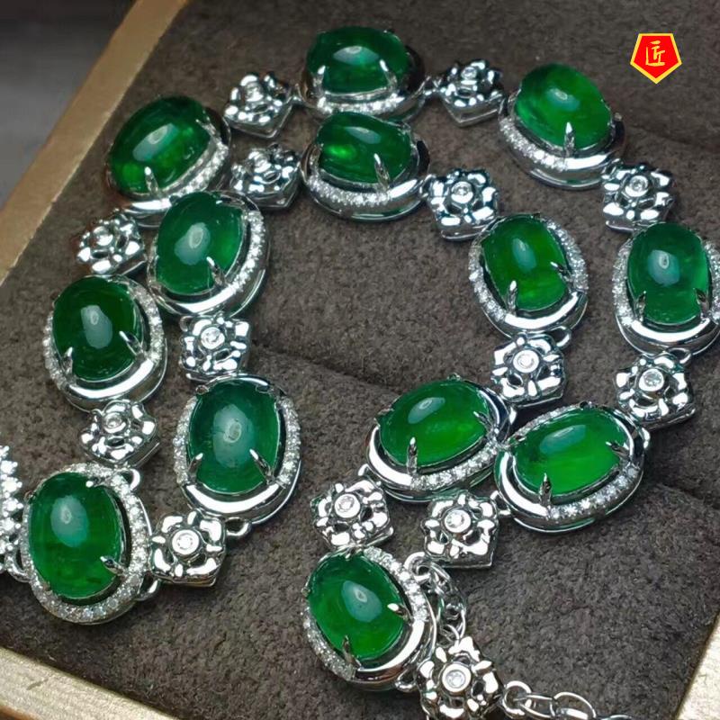 [Ready Stock]Emerald Necklace Mother's Day Gift Elegant Graceful