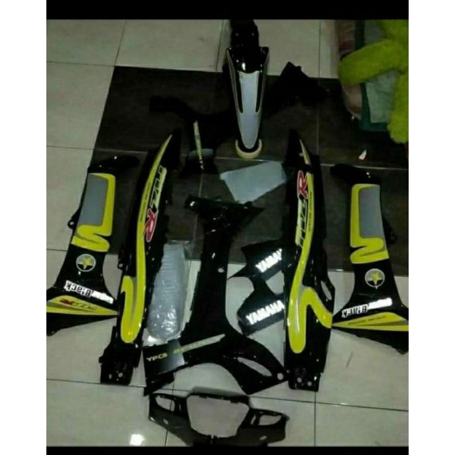 cover bodi set fiz r hitam stiker hijau silver