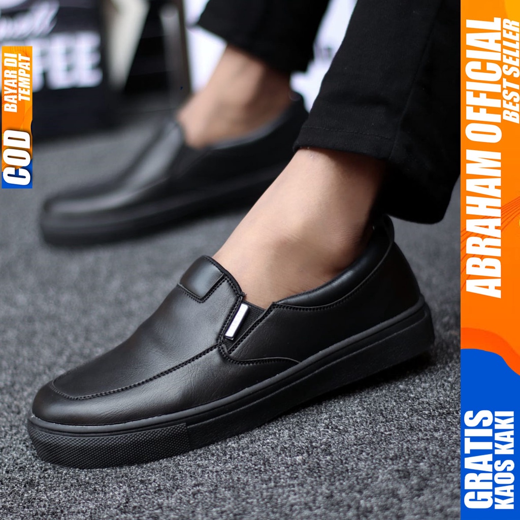 Abraham Lubis - Sepatu Slip On Casual Pria Kerja Kantor Hitam Polos