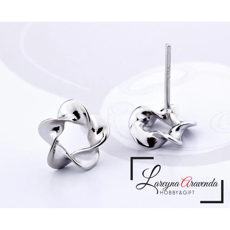 Anting Titanium Model Bunga Anti Karat Non Alergi AT010