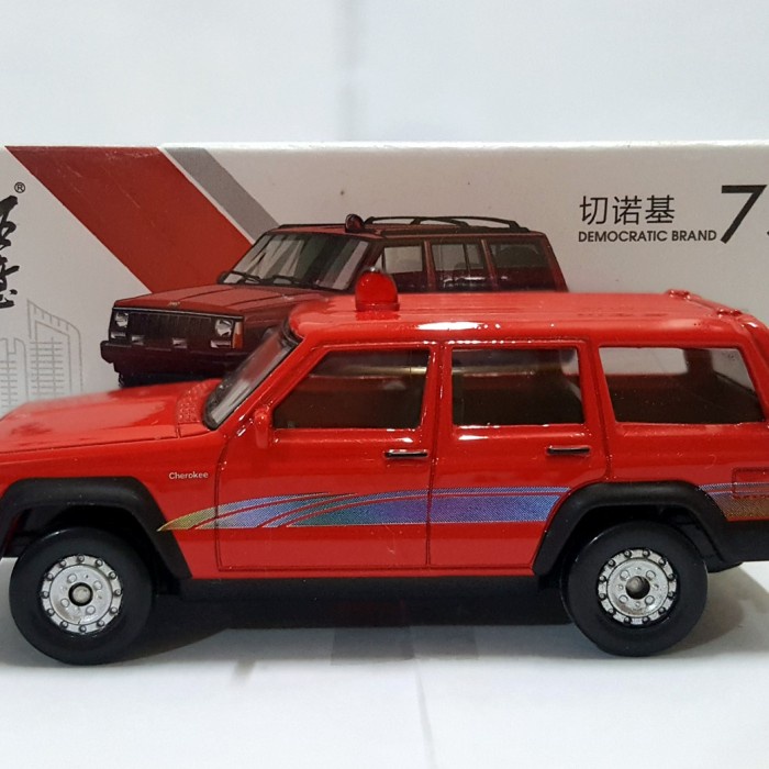 Diecast XCARTOYS Democratic Brand - Jeep Cherokee Merah Skala 1:64