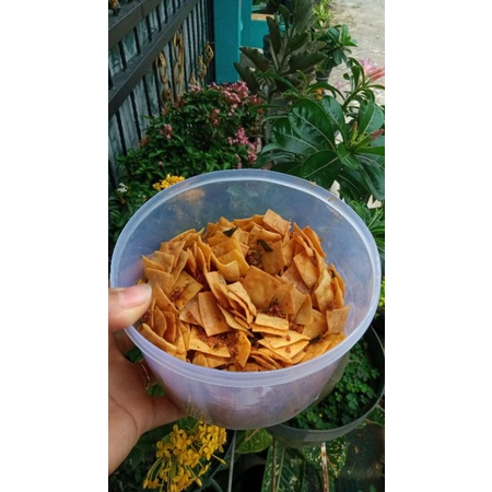 

Cemilan Pangsit Manis Pedas