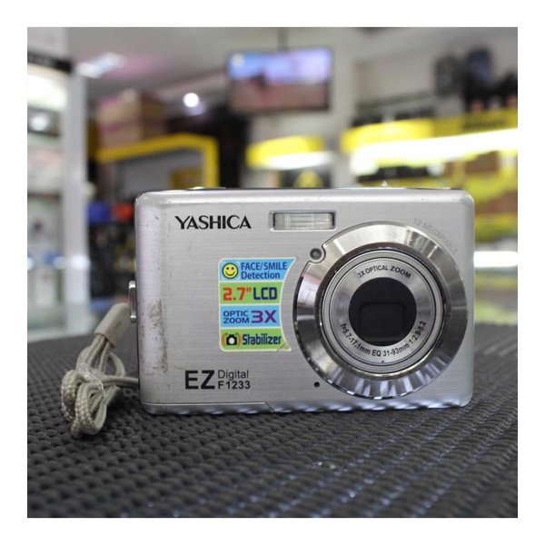 Yashica EZ F1233