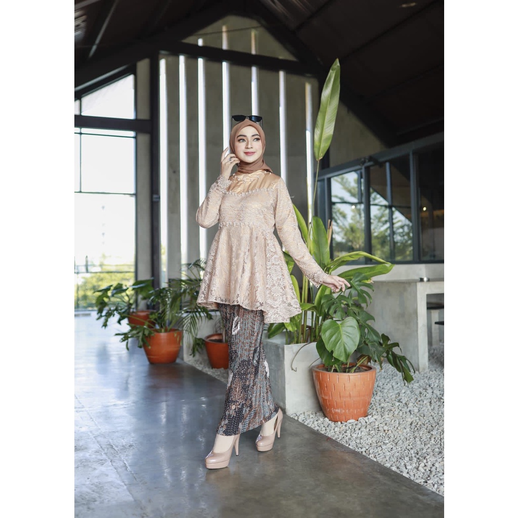 Vanriz Kebaya-Kebaya Brokat Pevita Dalaman Velvet Full Paet