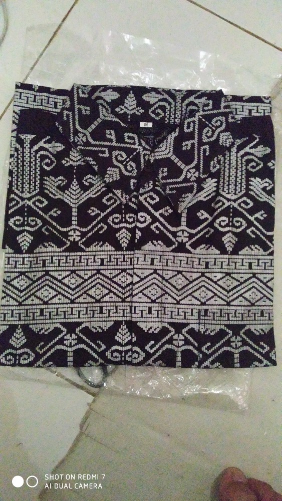 Hem Batik Pria Anjani Silver - Golden