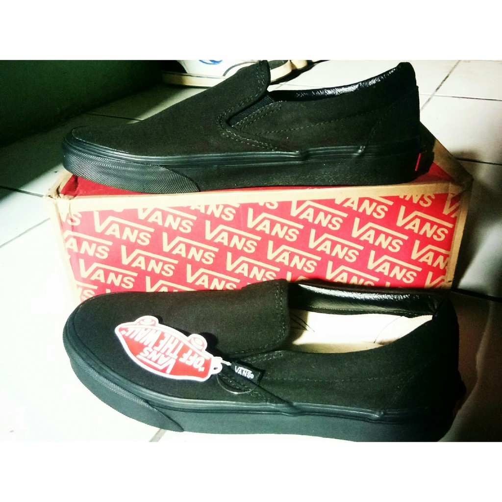 VANS SLIP ON ALL BLACK