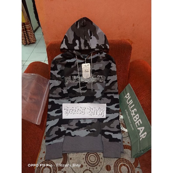 Harga hoodie pull and bear camo sale