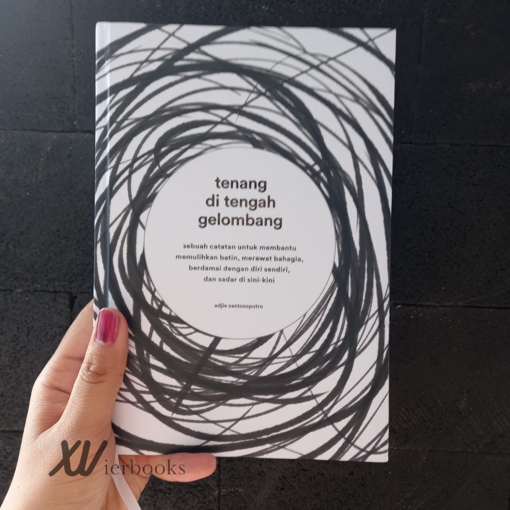 BUKU TENANG DI TENGAH GELOMBANG By ADJIE SANTOSOPUTRO