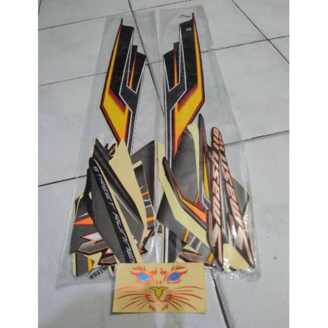 Striping Sticker List Body Motor Standar Suzuki Smash SR Tahun 2009 2010 Warna Hitam
