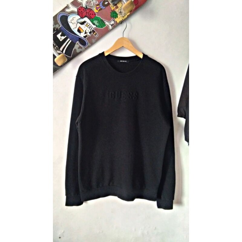 Sweater Crewneck Guess Black on black Logo Timbul Second bekas Preloved murah original
