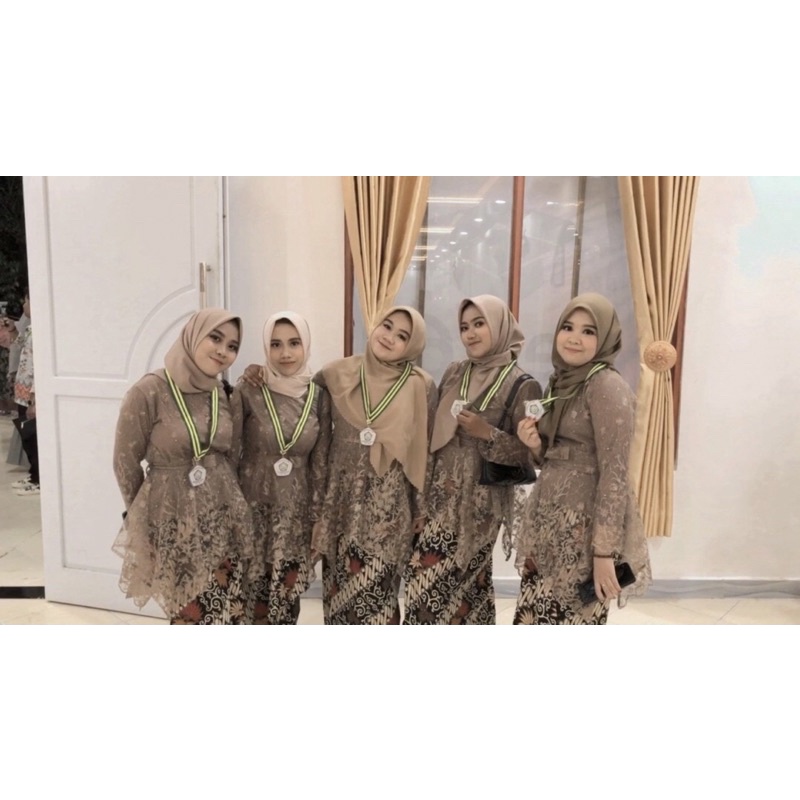 Kebaya Tunik / Tunik Brokat / Kebaya Modern / Kebaya tile / Kebaya Favorite / Batik Couple