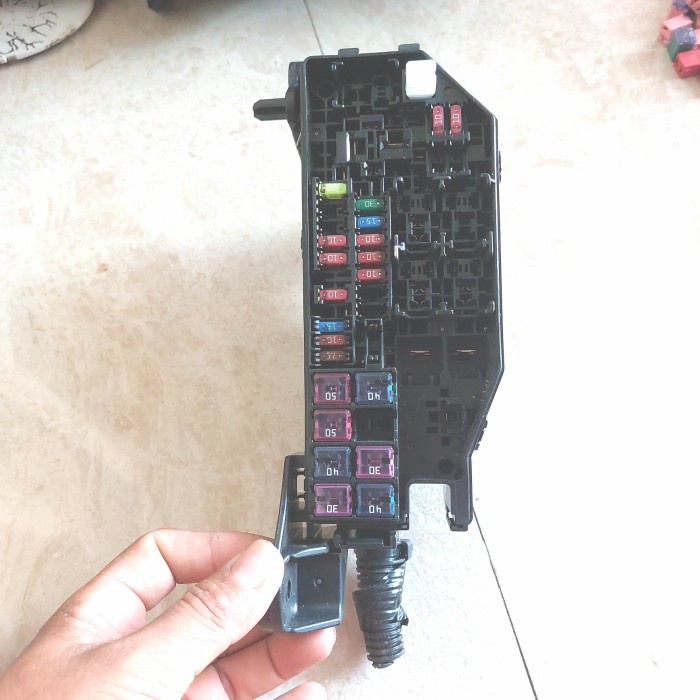 box sekring depan bawah kap mesin avanza xenia all new 2012