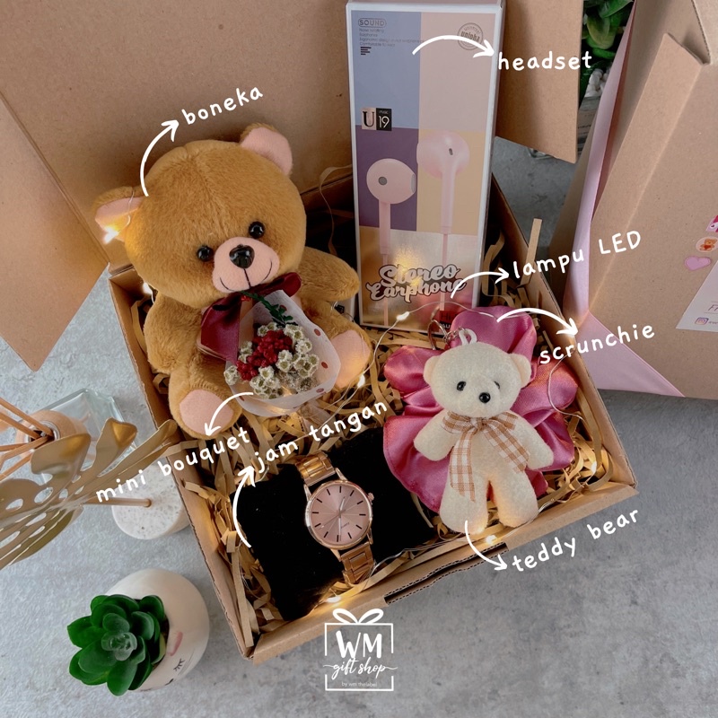

Hampers Gift Box Cewek / Hadiah Ulang Tahun / Hadiah Wisuda / Hadiah Graduation / Hadiah Murah / Kado Ultah / Kado Lucu / Hadiah Unik / Hadiah Romantis / Kado Valentine / Hadiah Valentine / Valentine Gift / Giftbox Valentine