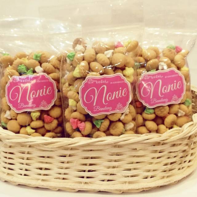

Kue Kancing / Kue Jadul Kedai Nonie