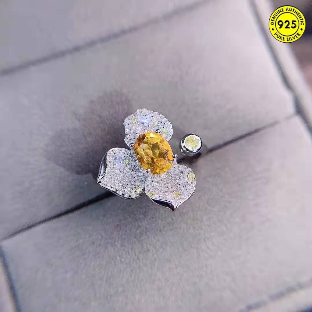 Cincin Model Terbuka Desain Tiga Daun Bunga Aksen Berlian Warna Kuning