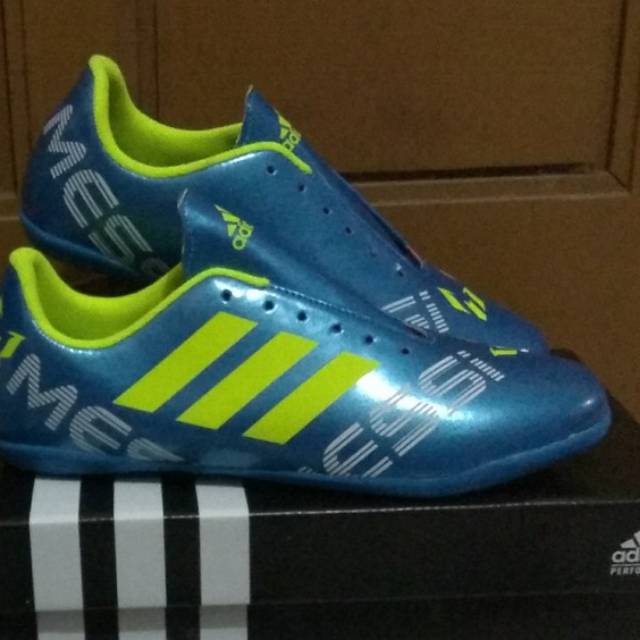 Sepatu futsal adidas messi terbaru