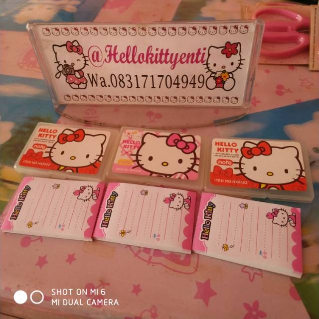 

Kertas hellokitty memo hellokitty dengan boxnya