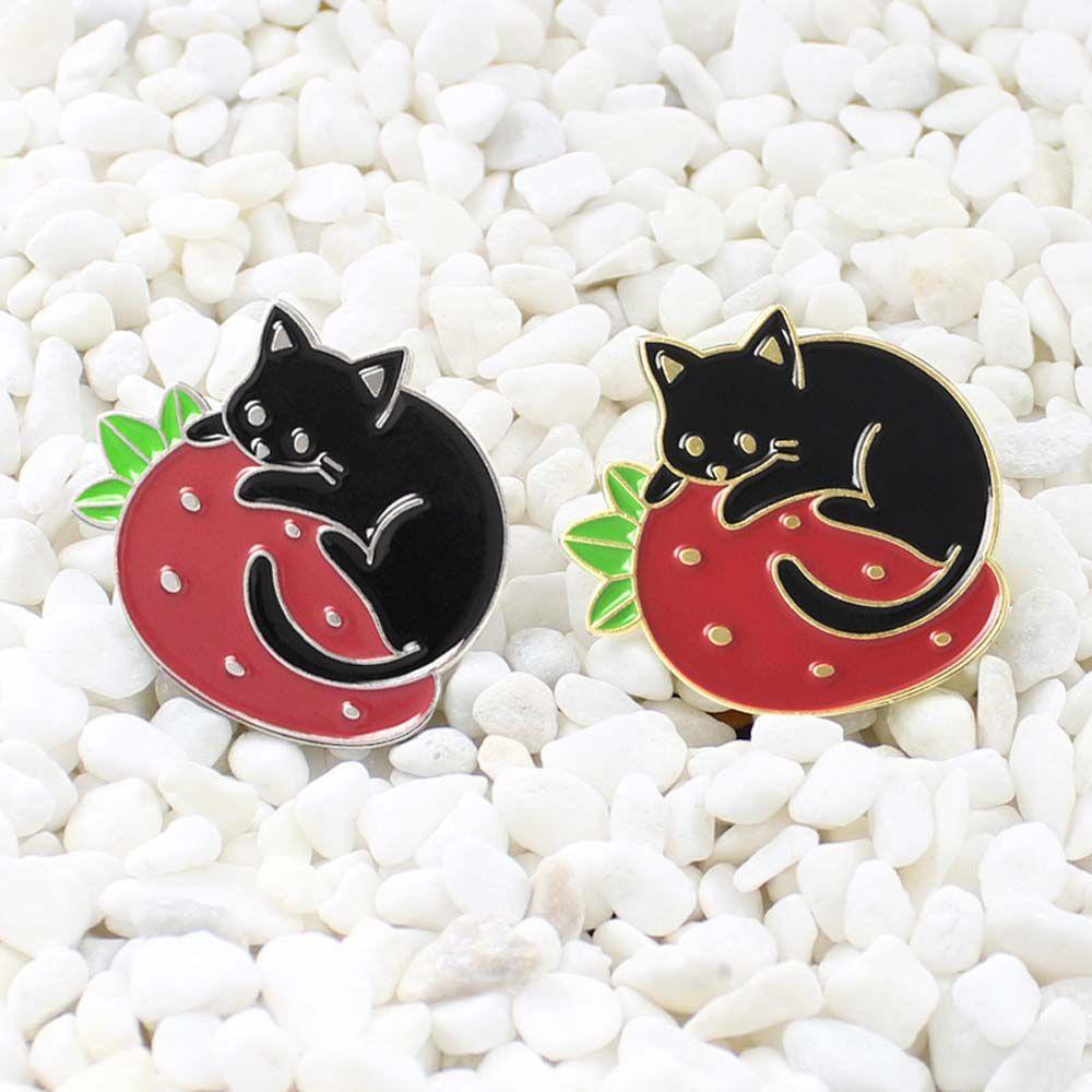 Needway   Kucing Bros Lucu Kartun Strawberry Kucing Hitam Lencana Pin Kerah Pin Enamel Pin