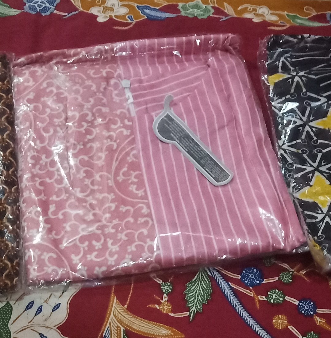 Tunik Danika Atasan Batik Wanita Kerja Modern Kasual Elegan.