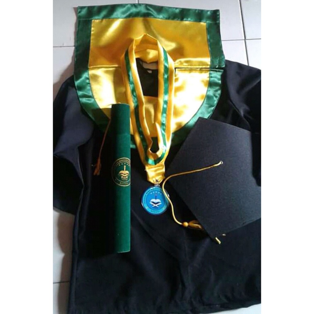 Pakaian Toga Wisuda Baju Anak TK SD SMP SMA Kuliah Set BAHAN SATIN dengan topi samir kalung tanpa medali di foto itu hanya contoh saja