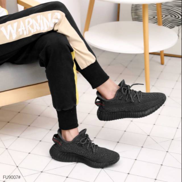 Yeezy Boots 350 V2 Black