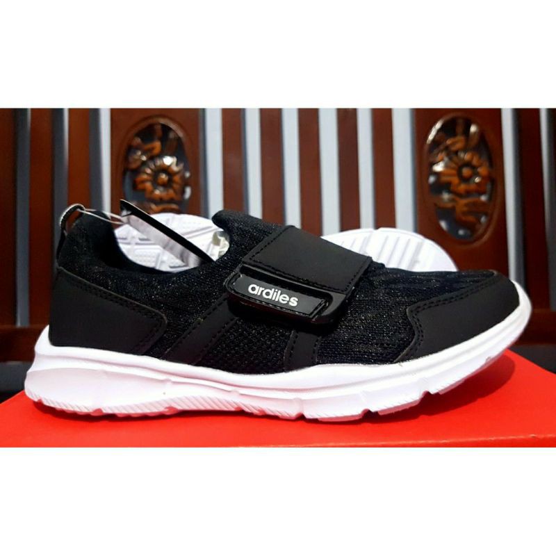 READY SEPATU ORIGINAL ARDILES KIMMIE HITAM ANAK CEWEK READY SEPATU ORIGINAL ARDILES KIMMIE HITAM ANAK CEWEK