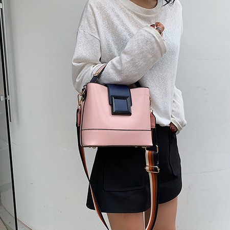 Tas Slempang wanita / tas guess sling bag import remaja 2020 terbaru original 8977