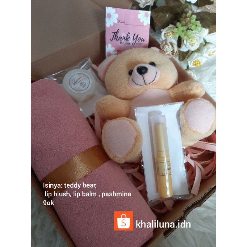 

Hampers Wisuda/Anniversary