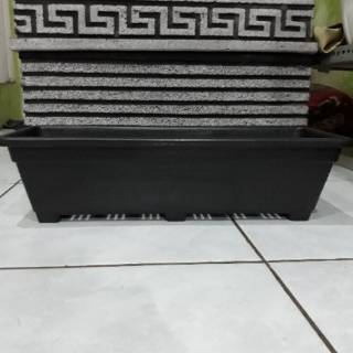  Pot  persegi  panjang warna hitam Panjang 50 cm lebar 17 