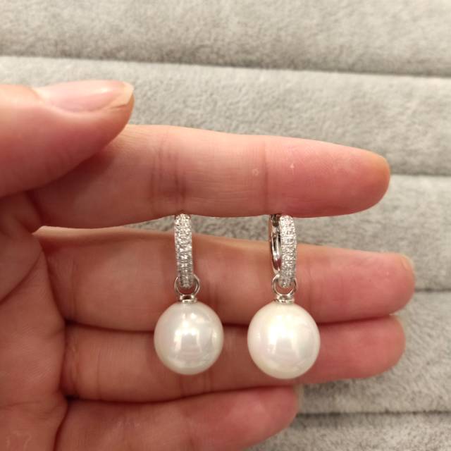 Anting zircon wynn  8028