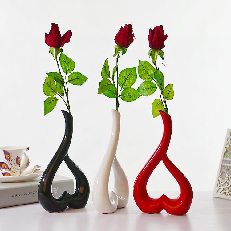Vase Bunga Keramik Bentuk Love Pajangan Meja