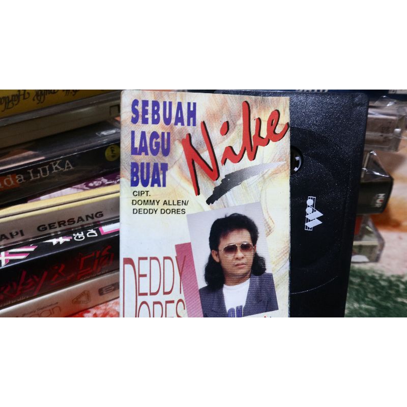 kaset deddy dores sebuah lagu untuk nike