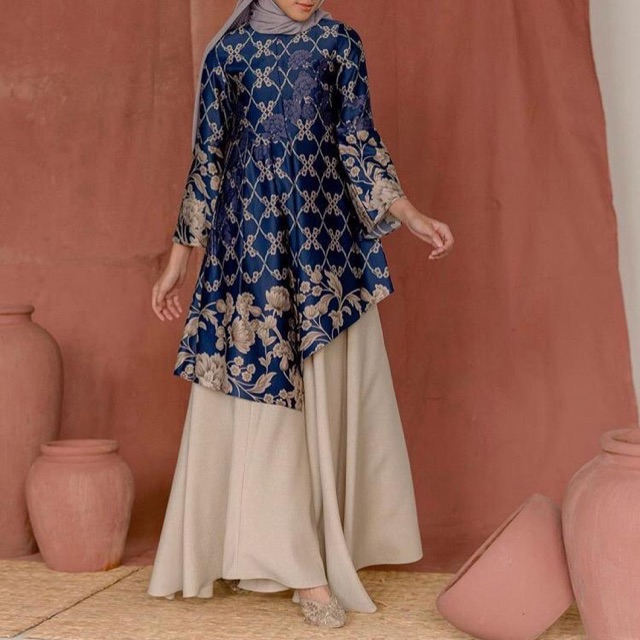 Flores Tunic Mountain XS Wearing Klamby