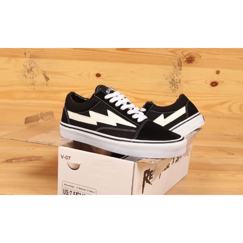 MURAH BAYAR DITEMPAT SNEAKERS VANSS PETIR PRIA DAN WANITA/SEPATU SEKOLAH/SEPATU CASUAL DAN FORMAL/SNEAKERS VANSS MODEL BARU/SNEAKERS VANSS PETIR TERBARU/SEPATU TREND MASA KINI/SEPATU VANSS TERBARU 2022/SEPATU VANS PETIR REVENGE/SEPATU FASHION TERLARIS COD