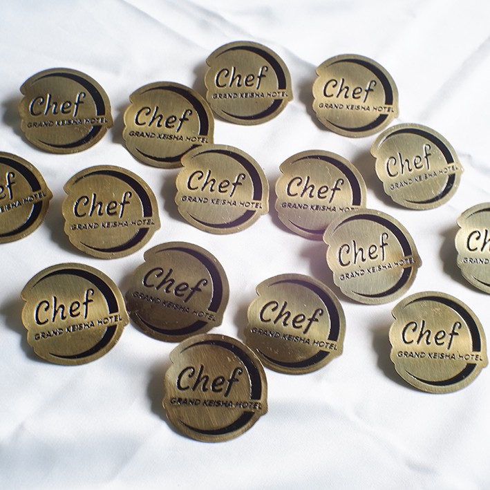 

NAME TAG KUNINGAN PENITI Diameter 4.5cm (MIN.ORDER 5 PCS)