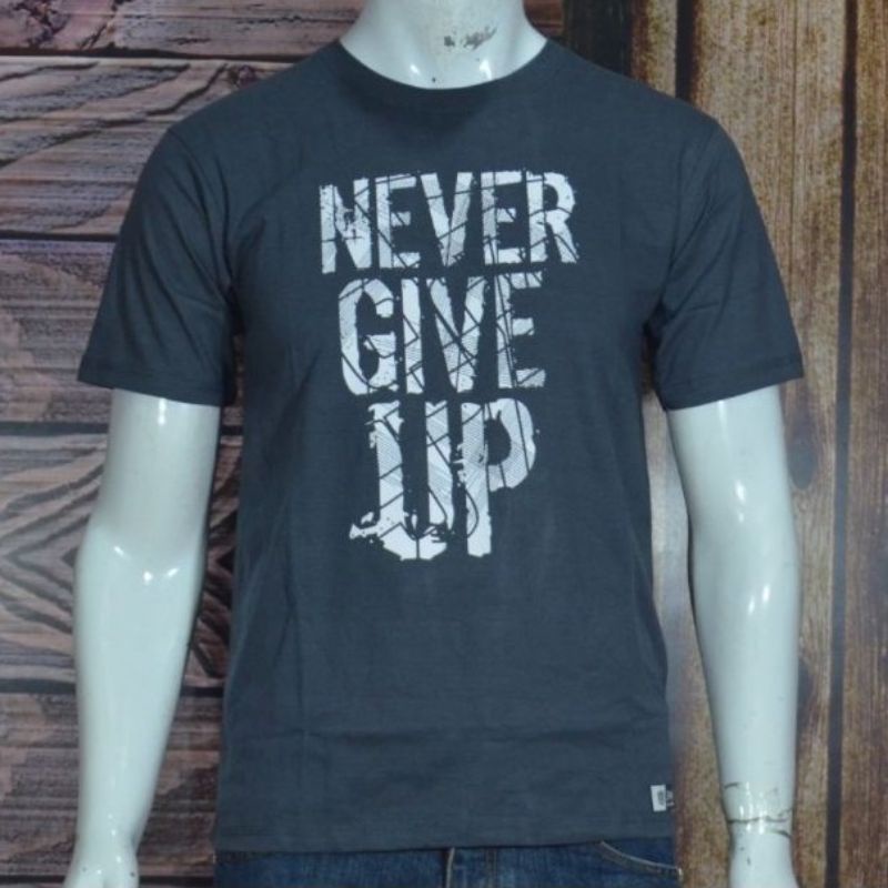 Kaos Pria Abu Tua Grey Never Give Up Atasan Fashion Original Brand 3nthree