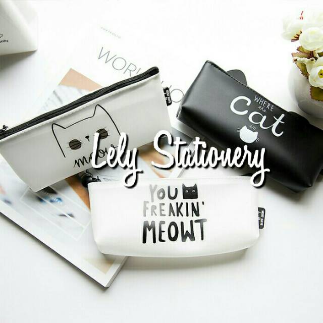 

Tempat Pensil Silicone Hitam Putih Kucing