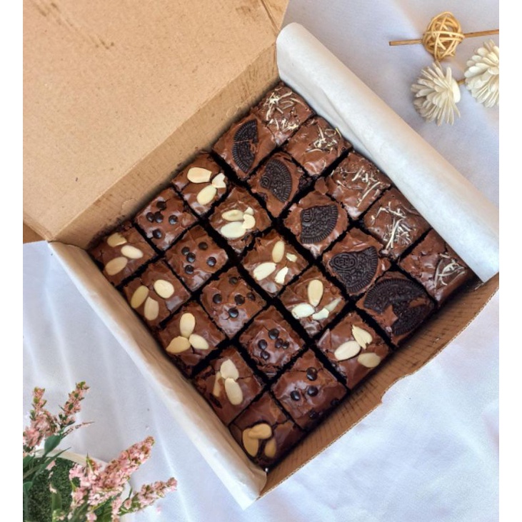 

Fudgy Brownies Ukuran 20 x 20 cm