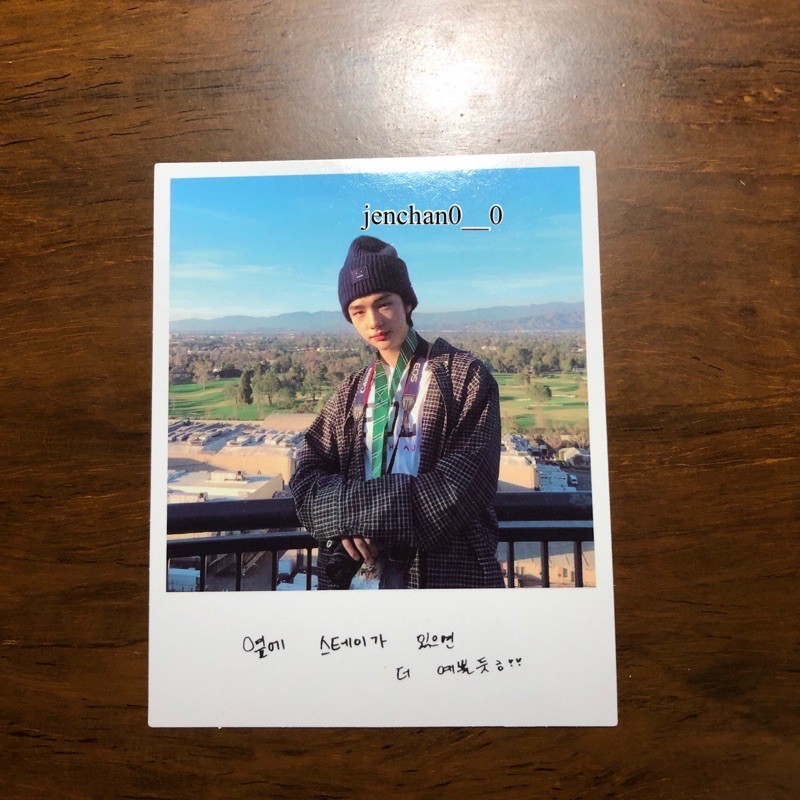 hyunjin polaroid go live