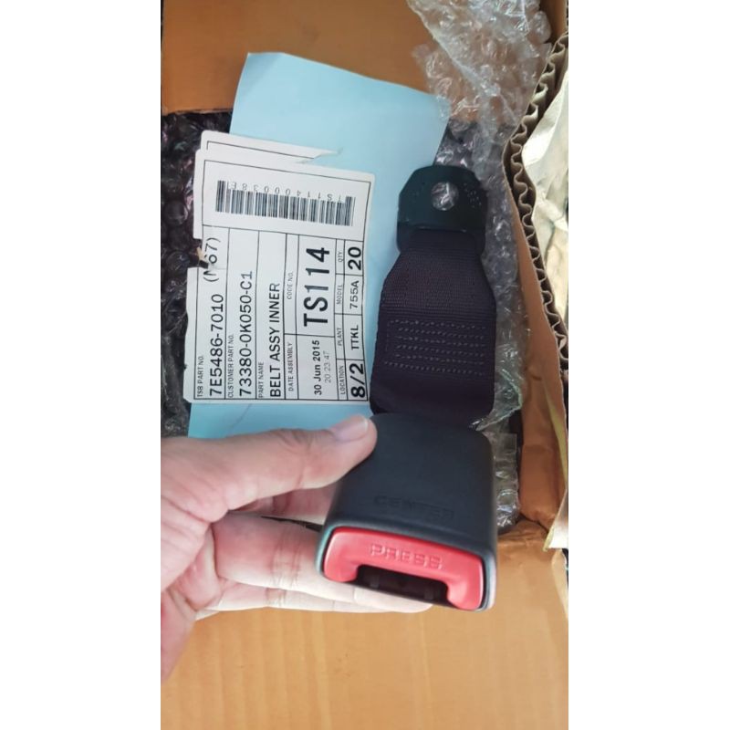 soket safety belt tengah belakang toyota innova Fortuner 2005-2020