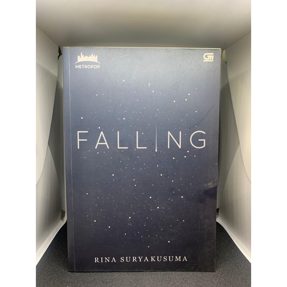 NOVEL FALLING BY RINA SURYAKUSUMA PRELOVED