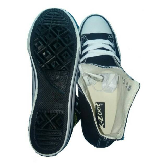 Sepatu Sekolah, K-zoot Hamilton