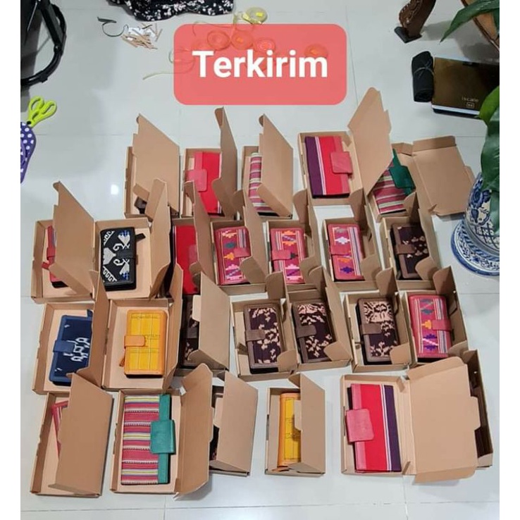

TAMBAHAN BOX TAS DAN DOMPET, TAMBAHAN KOTAK. FREE UCAPAN.
