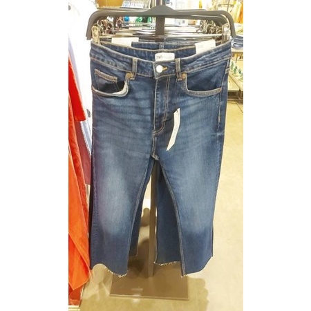 ZARA WOMAN JEANS CROPPED FLARE
