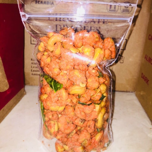 

Kacang mede pedas