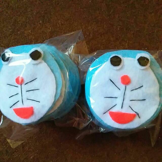 Amplop angpao flanel bentuk doraemon