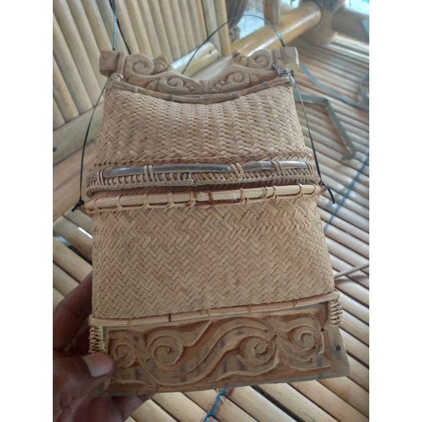 tas selempang anyaman