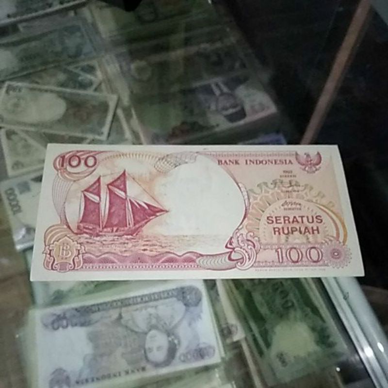 Uang 100 pinisi 1992