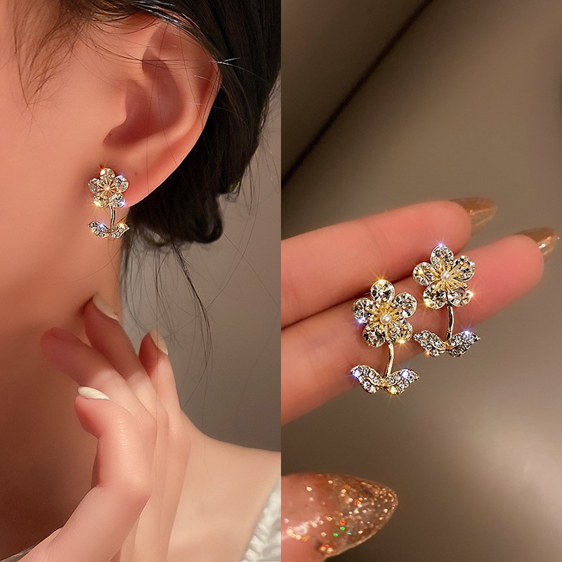 Anting Tusuk Gantung Temperament Desain Bunga Hias Zirconkristalberlian Gaya Koreasimple Untuk Wanita