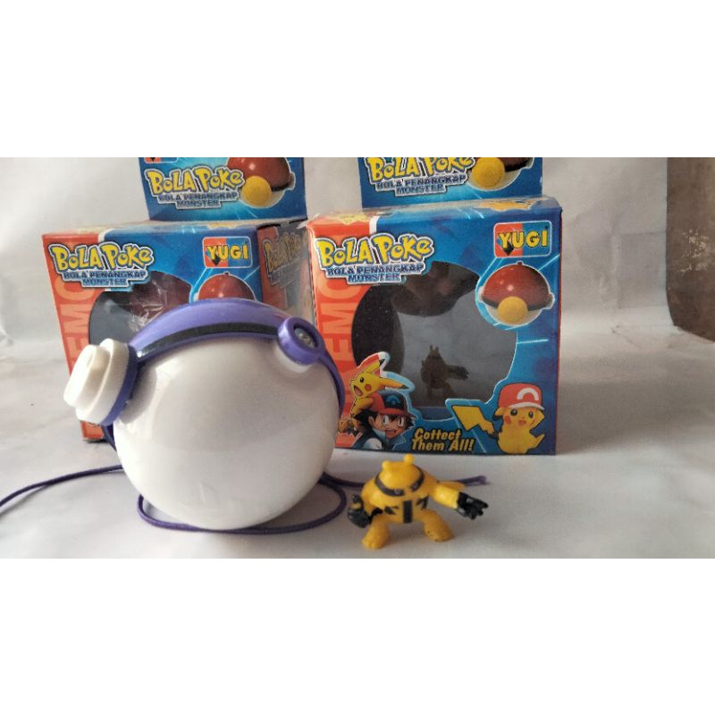 mainan pokemon / pokeball berisi figur mini